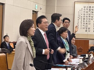 추미애, '코로나백신부작용' 현안질의 개회 요구 거부...野 "유가족 절규... - 뉴스 썸네일 이미지