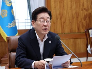 "이재명, 아무나 걷어차는 존재가 된다"...좌파 내부에서도 우려